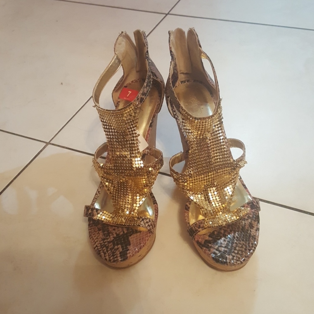 Thalia sodi wedges